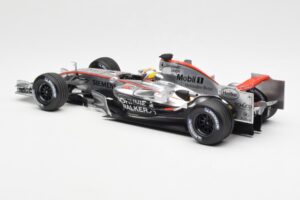 McLaren Mercedes MP4-21 #4 J.P. Montoya F1 2006 Minichamps 1:18 530061804 Fém – 5. kép a 6-ből
