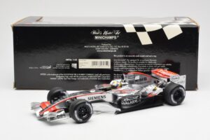 McLaren Mercedes MP4-21 #4 J.P. Montoya F1 2006 Minichamps 1:18 530061804 Fém – 6. kép a 6-ből