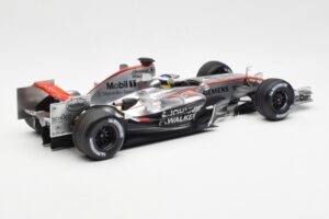 McLaren Mercedes MP4-21 P. de la Rosa F1 Showcar 2006 Minichamps 1:18 B66962346 Fém – 2. kép a 6-ből