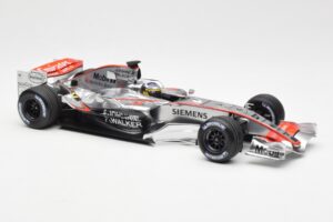 McLaren Mercedes MP4-21 P. de la Rosa F1 Showcar 2006 Minichamps 1:18 B66962346 Fém – 4. kép a 6-ből