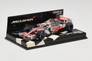 McLaren Mercedes MP4-23 #22 L. Hamilton Race Car 2008 Minichamps 1:43 530084322 Fém – 2. kép a 5-ből