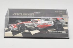 McLaren Mercedes MP4-23 #22 L. Hamilton Race Car 2008 Minichamps 1:43 530084322 Fém – 5. kép a 5-ből