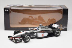 McLaren MP4/13 #8 M. Hakkinen F1 World Champion 1998 Minichamps 1:18 18690008 Fém – 6. kép a 7-ből
