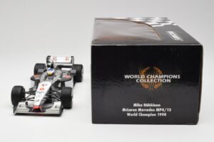 McLaren MP4/13 #8 M. Hakkinen F1 World Champion 1998 Minichamps 1:18 18690008 Fém – 7. kép a 7-ből