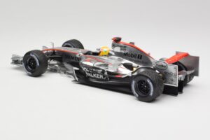 McLaren MP4-25 Mercedes #2 L. Hamilton Showcar 2010 Minichamps 1:18 110100006-R1 Fém – 5. kép a 6-ből