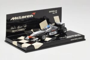 McLaren MP4/98T 2-Seater M. Hakkinen / E. Hakkinen F1 2000 Minichamps 1:43 530984378 Fém – 2. kép a 4-ből
