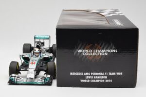 Mercedes AMG Petronas W05 #44 L. Hamilton F1 World Champion 2014 Minichamps 1:18 186140044 Fém – 6. kép a 7-ből