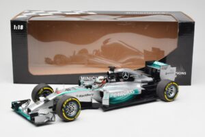 Mercedes AMG Petronas W05 #44 L. Hamilton F1 World Champion 2014 Minichamps 1:18 186140044 Fém – 7. kép a 7-ből