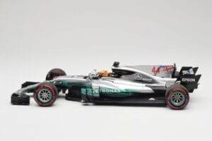 Mercedes AMG W08 EQ Power+ Petronas #44 L. Hamilton F1 World Champion 2017 Minichamps 1:18 186170044 Gyanta – 3. kép a 7-ből