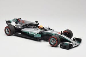 Mercedes AMG W08 EQ Power+ Petronas #44 L. Hamilton F1 World Champion 2017 Minichamps 1:18 186170044 Gyanta – 4. kép a 7-ből