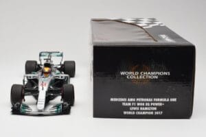 Mercedes AMG W08 EQ Power+ Petronas #44 L. Hamilton F1 World Champion 2017 Minichamps 1:18 186170044 Gyanta – 6. kép a 7-ből
