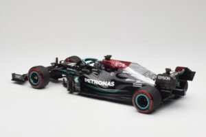 Mercedes AMG W12 Petronas #44 L. Hamilton Spanish GP 100th Pole 2021 Minichamps 1:18 110210444 Gyanta – 5. kép a 7-ből