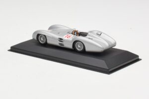 Mercedes W196 Streamliner #16 J.M. Fangio GP Italy Winner 1954 Minichamps 1:43 432543016 Fém – 3. kép a 4-ből