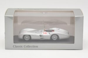 Mercedes W196 Streamliner #16 J.M. Fangio GP Italy Winner 1954 Minichamps 1:43 432543016 Fém – 4. kép a 4-ből
