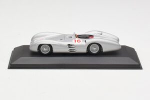 Mercedes W196 Streamliner #16 J.M. Fangio GP Italy Winner 1954 Minichamps 1:43 432543016 Fém