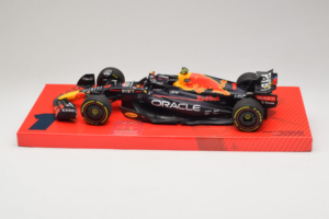 Red Bull Racing RB18 #1 M. Verstappen Oracle Winner Dutch GP 2022 Minichamps 1:18 113223501 Fém