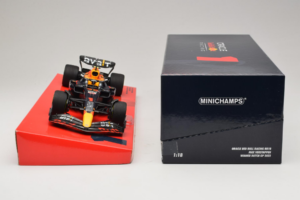 Red Bull Racing RB18 #1 M. Verstappen Oracle Winner Dutch GP 2022 Minichamps 1:18 113223501 Fém – 6. kép a 7-ből