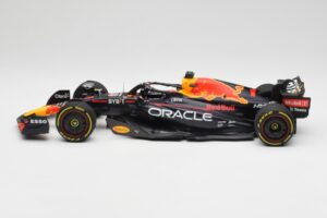 Oracle Red Bull Racing RB18 #1 M. Verstappen Winner Italian GP 2022 Minichamps 1:18 110221601 Fém – 3. kép a 7-ből