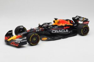 Oracle Red Bull Racing RB18 #1 M. Verstappen Winner Italian GP 2022 Minichamps 1:18 110221601 Fém