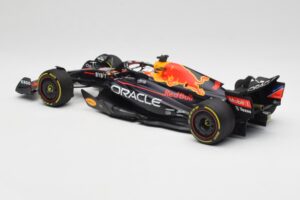 Oracle Red Bull Racing RB18 #1 M. Verstappen Winner Italian GP 2022 Minichamps 1:18 110221601 Fém – 5. kép a 7-ből