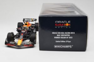 Oracle Red Bull Racing RB18 #1 M. Verstappen Winner Italian GP 2022 Minichamps 1:18 110221601 Fém – 6. kép a 7-ből
