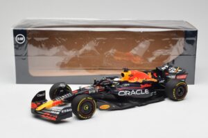 Oracle Red Bull Racing RB18 #1 M. Verstappen Winner Italian GP 2022 Minichamps 1:18 110221601 Fém – 7. kép a 7-ből