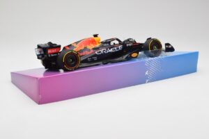 Red Bull Racing RB18 #1 M. Verstappen Winner Miami GP 2022 Minichamps 1:18 113220501 Fém – 3. kép a 7-ből