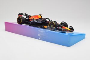 Red Bull Racing RB18 #1 M. Verstappen Winner Miami GP 2022 Minichamps 1:18 113220501 Fém – 4. kép a 7-ből