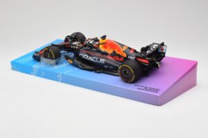 Red Bull Racing RB18 #1 M. Verstappen Winner Miami GP 2022 Minichamps 1:18 113220501 Fém – 5. kép a 7-ből