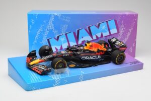 Red Bull Racing RB18 #1 M. Verstappen Winner Miami GP 2022 Minichamps 1:18 113220501 Fém – 7. kép a 7-ből