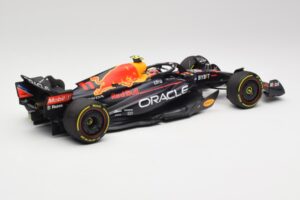 Oracle Red Bull Racing RB18 #11 S. Perez Abu Dhabi GP 2022 Minichamps 1:18 110222211 Fém – 2. kép a 7-ből
