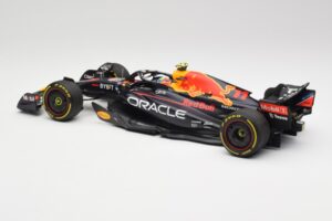 Oracle Red Bull Racing RB18 #11 S. Perez Abu Dhabi GP 2022 Minichamps 1:18 110222211 Fém – 5. kép a 7-ből