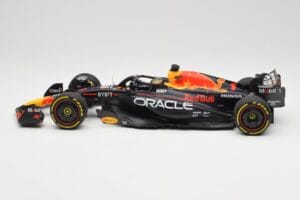 Oracle Red Bull Racing RB19 #1 M. Verstappen Winner Abu Dhabi GP 2023 Minichamps 1:18 110232301 Fém – 3. kép a 7-ből