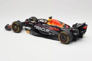 Oracle Red Bull Racing RB19 #1 M. Verstappen Winner Abu Dhabi GP 2023 Minichamps 1:18 110232301 Fém – 5. kép a 7-ből
