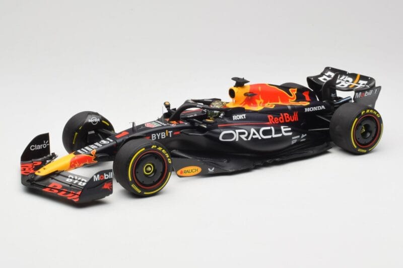 Oracle Red Bull Racing RB19 #1 M. Verstappen Winner Abu Dhabi GP 2023 Minichamps 1:18 110232301 Fém