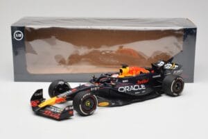 Oracle Red Bull Racing RB20 #1 M. Verstappen Winner Bahrain GP 2024 Minichamps 1:18 110240101 Fém – 7. kép a 7-ből
