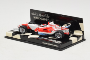 Toyota TF106 Panasonic #12 J. Trulli Panasonic Toyota Racing Showcar 2006 Minichamps 1:43 400060078 Fém – 3. kép a 5-ből