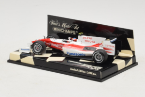 Toyota TF109 #10 T. Glock Panasonic Toyota Racing Showcar F1 2009 Minichamps 1:43 400090080 Fém – 3. kép a 5-ből