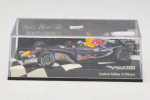 Red Bull Racing D. Coulthard Showcar 2005 Minichamps 1:43 400050084 Fém – 5. kép a 5-ből