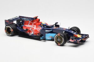 Red Bull Racing RB6 #6 M. Webber F1 Showcar 2010 Minichamps 1:18 150100076 Fém – 4. kép a 6-ből
