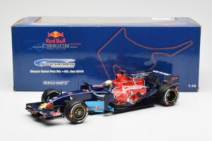 Red Bull Racing RB6 #6 M. Webber F1 Showcar 2010 Minichamps 1:18 150100076 Fém – 6. kép a 6-ből