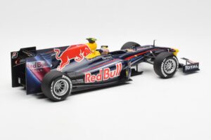 Red Bull RB6 #7 M. Webber Red Bull Racing Showcar 2010 Minichamps 1:18 150100076-R1 Fém – 2. kép a 6-ből