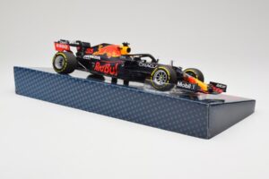 Red Bull Racing Honda RB16B #33 M. Verstappen Emilia Romagna GP 2021 Case Edition Minichamps 1:18 113210133 Gyanta – 4. kép a 7-ből