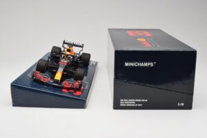 Red Bull Racing Honda RB16B #33 M. Verstappen Emilia Romagna GP 2021 Case Edition Minichamps 1:18 113210133 Gyanta – 6. kép a 7-ből