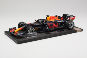 Red Bull Racing RB16B #33 M. Verstappen Monaco GP Winner 2021 Minichamps 1:18 113210533-R1 Gyanta – 2. kép a 6-ből