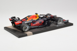 Red Bull Racing RB16B #33 M. Verstappen Monaco GP Winner 2021 Minichamps 1:18 113210533-R1 Gyanta – 3. kép a 6-ből