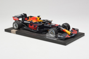 Red Bull Racing RB16B #33 M. Verstappen Monaco GP Winner 2021 Minichamps 1:18 113210533-R1 Gyanta – 4. kép a 6-ből