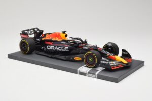 Oracle Red Bull Racing RB18 #33 M. Verstappen Belgian GP 2022 Minichamps 1:18 113221401 Gyanta – 4. kép a 7-ből