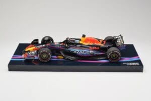 Oracle Red Bull Racing RB19 #33 M. Verstappen Miami GP 2023 Case Edition Minichamps 1:18 113233501 Gyanta
