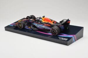 Oracle Red Bull Racing RB19 #33 M. Verstappen Miami GP 2023 Case Edition Minichamps 1:18 113233501 Gyanta – 5. kép a 7-ből
